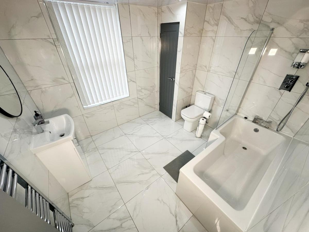 Contractors Dream, 4 Bedroom 2 Bathroom Liverpool Eksteriør bilde